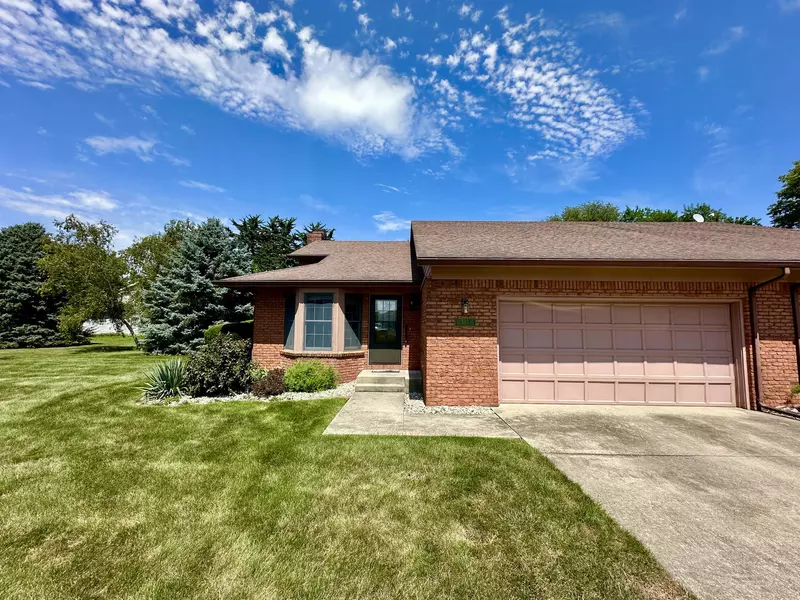 1436 Dickens CT #1436, Monticello, IL 61856