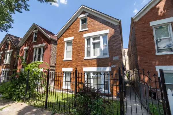 2745 S SAWYER AVE, Chicago, IL 60623