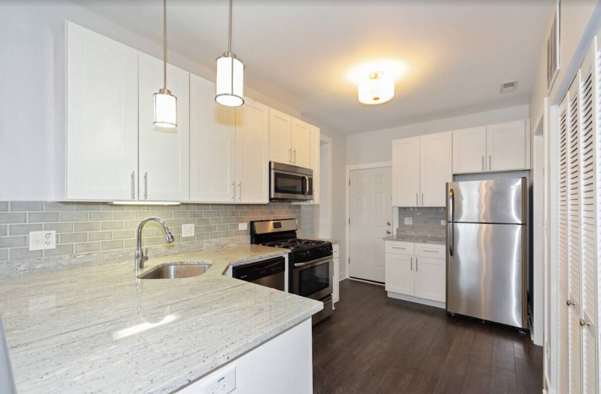 Chicago, IL 60642,1433 N Cleaver ST #3R