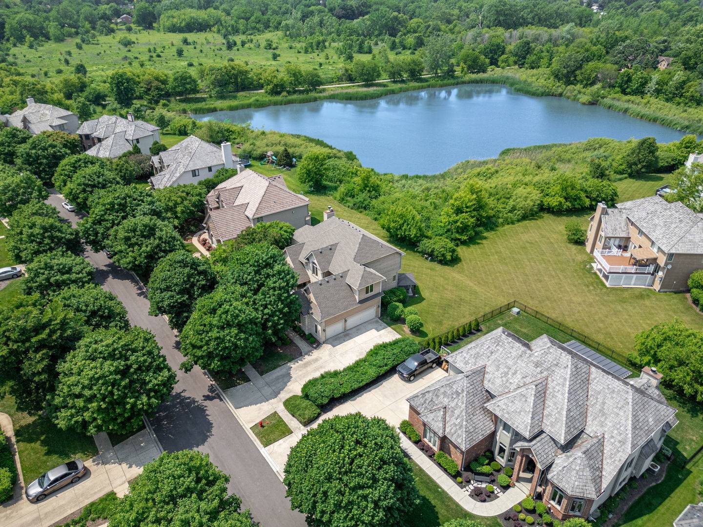 South Elgin, IL 60177,552 WATERS EDGE DR