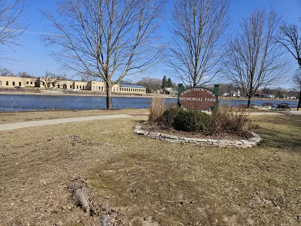 Carpentersville, IL 60110,1 S Lincoln AVE