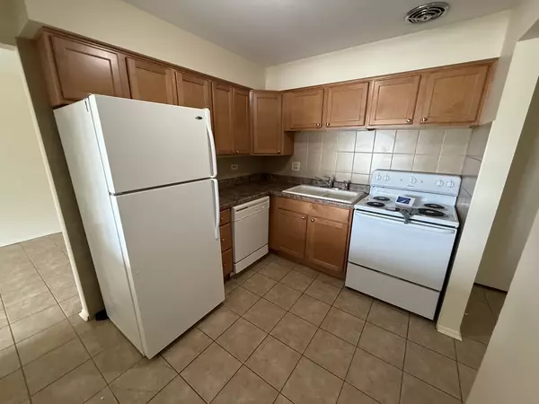 Oak Park, IL 60301,110 N Kenilworth AVE #2F