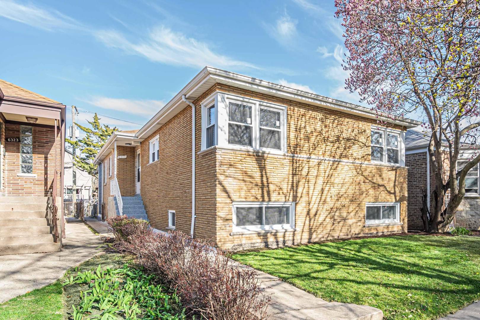 6319 N Whipple ST, Chicago, IL 60659