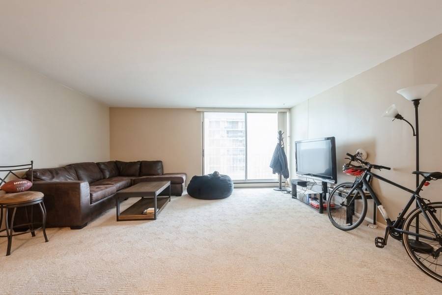 Chicago, IL 60660,6033 N Sheridan RD #8G