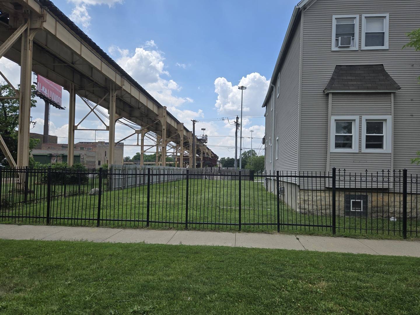 Chicago, IL 60621,5906 S La Salle ST