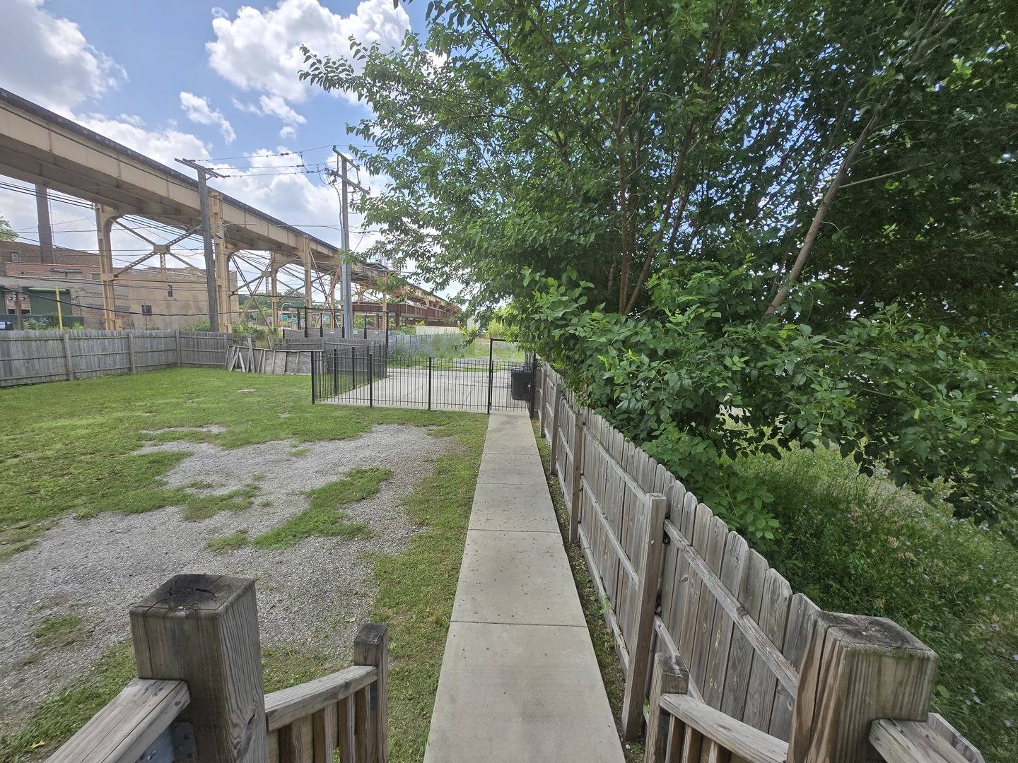 Chicago, IL 60621,5906 S La Salle ST
