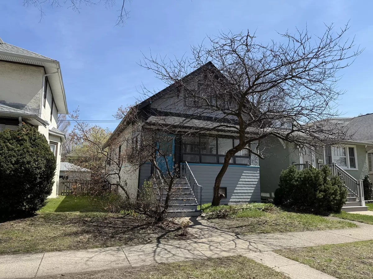 Oak Park, IL 60304,826 S East AVE