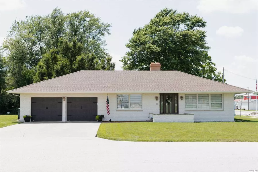 300 S 1st ST, Camp Point, IL 62320-1432