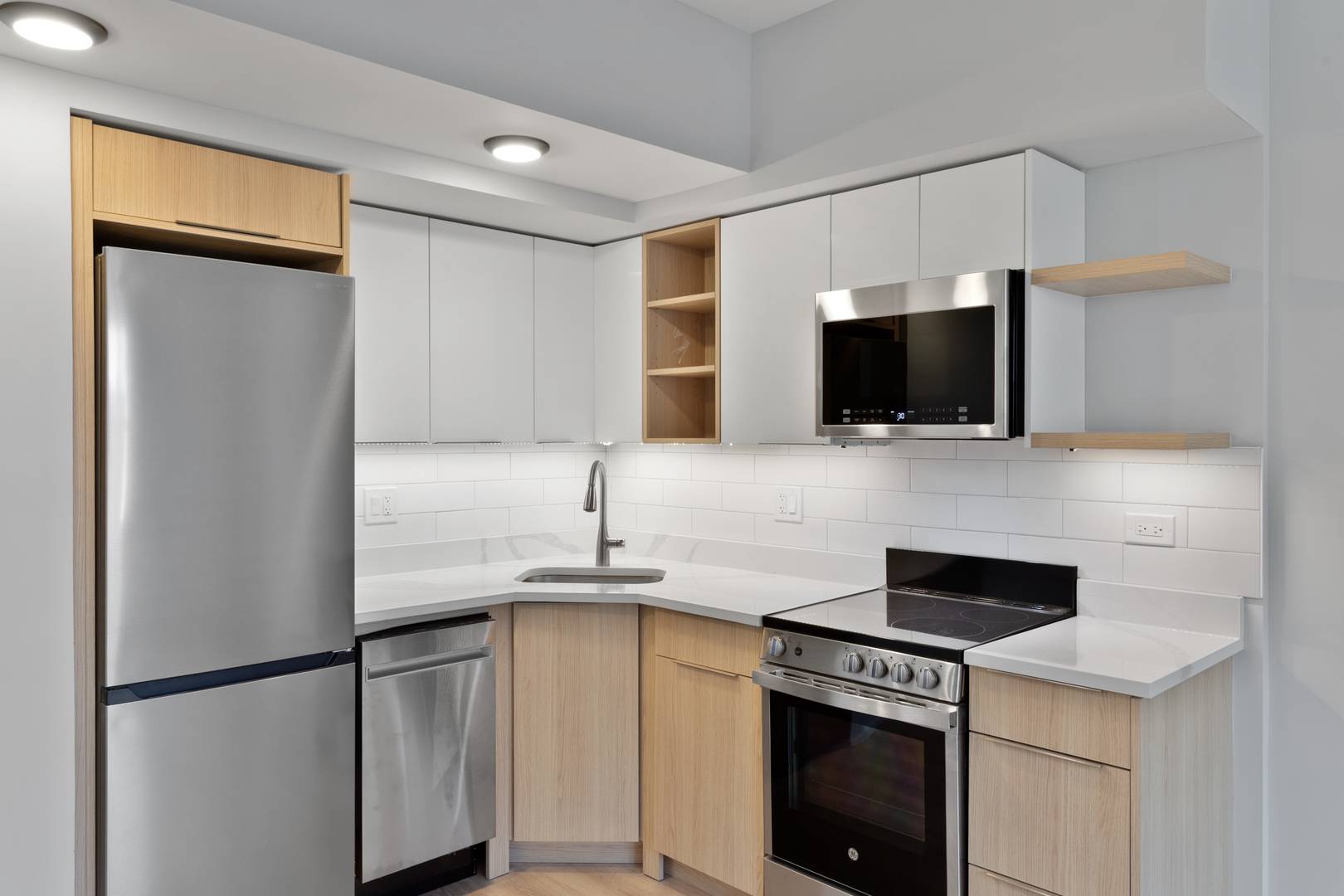 Chicago, IL 60626,1634 W HOWARD ST #211