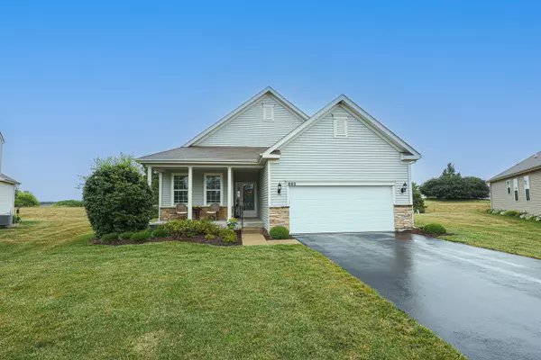 692 Canton CT, Oswego, IL 60543