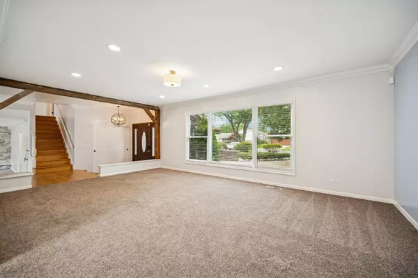Arlington Heights, IL 60004,2425 N Drury LN