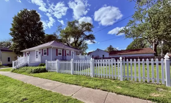 Urbana, IL 61801,902 E Illinois ST