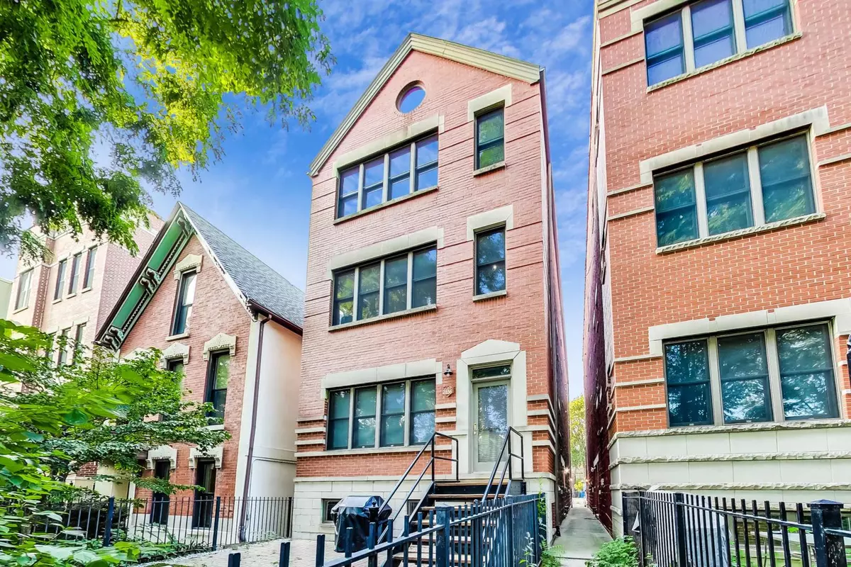 Chicago, IL 60622,2136 W SCHILLER ST #1R