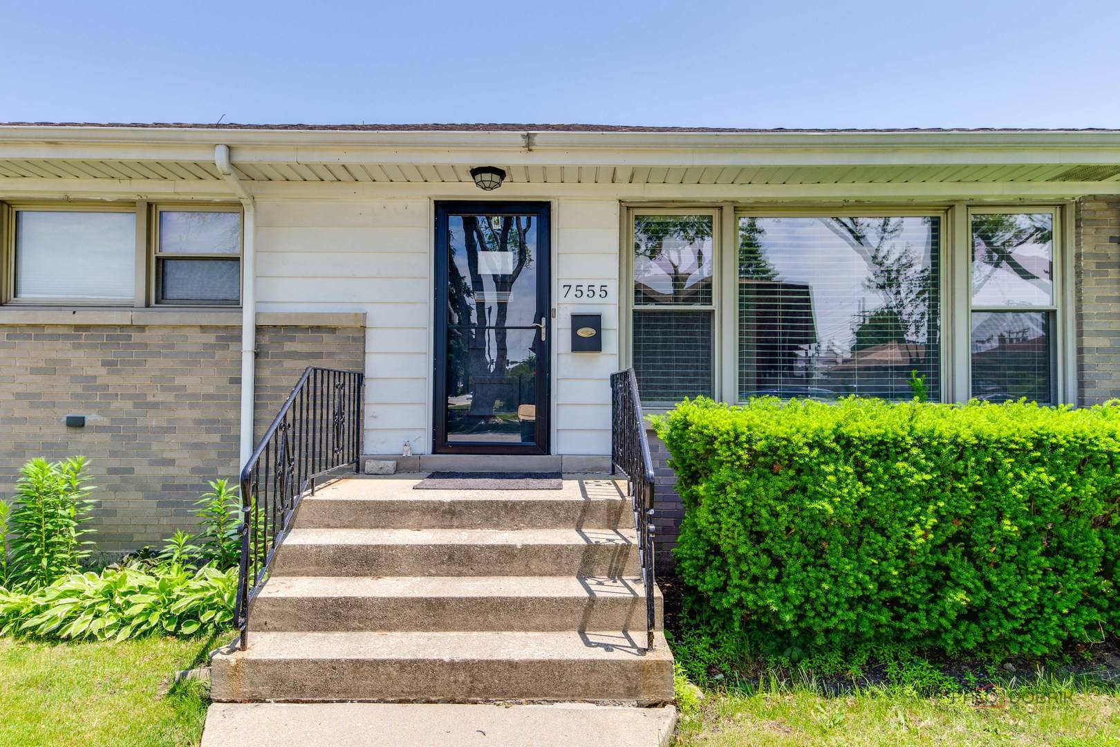 Niles, IL 60714,7555 N Nora AVE