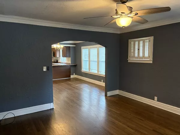 Waukegan, IL 60085,1101 N Ash ST