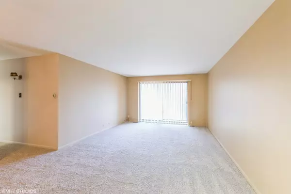 Glenwood, IL 60425,900 W Sunset DR #405