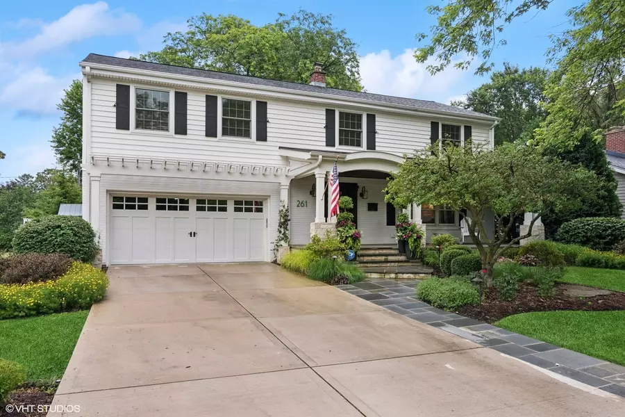261 Woodstock AVE, Glen Ellyn, IL 60137
