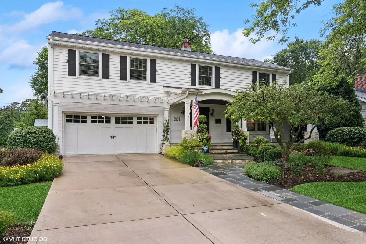 Glen Ellyn, IL 60137,261 Woodstock AVE