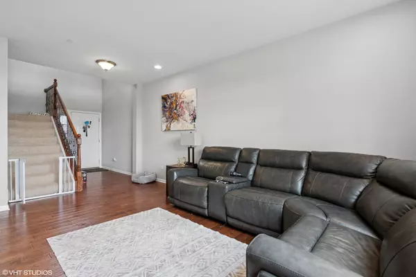 Naperville, IL 60540,2814 Henley LN
