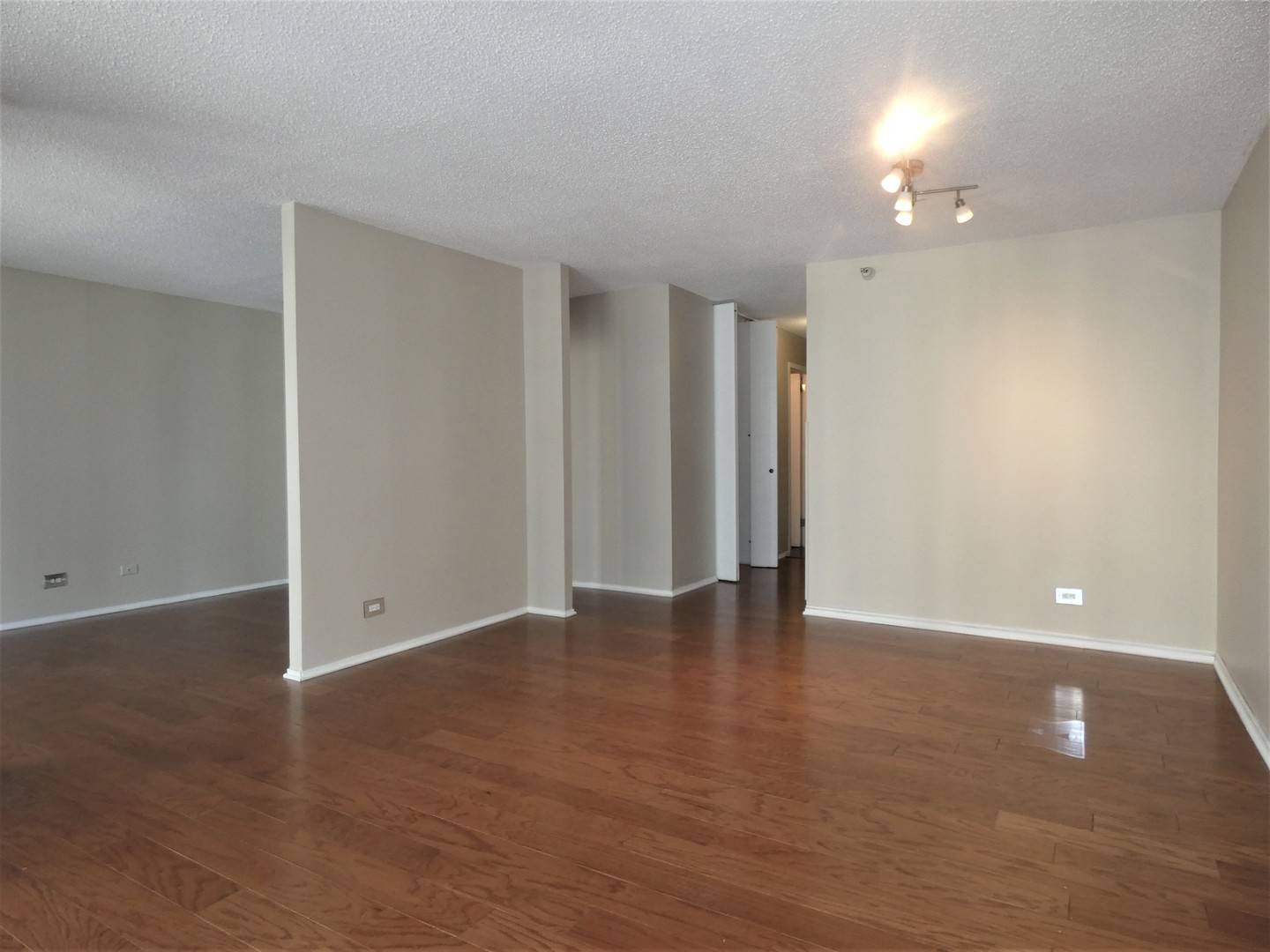 Chicago, IL 60611,10 E Ontario ST #1710