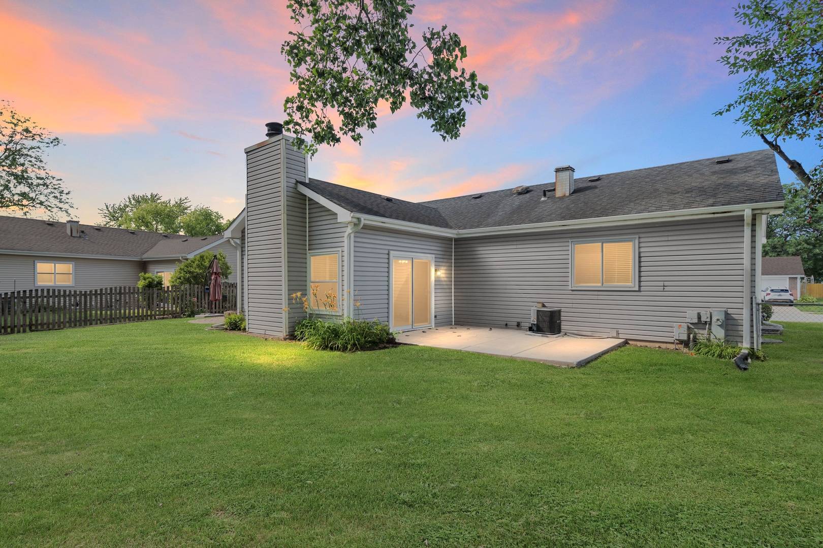 Bartlett, IL 60103,939 Shorewood DR