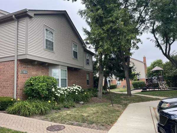 Schaumburg, IL 60195,124 White Oak CT #2