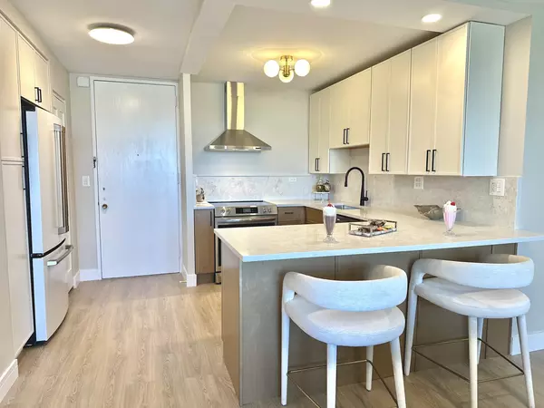 Chicago, IL 60613,720 W Gordon TER #6J