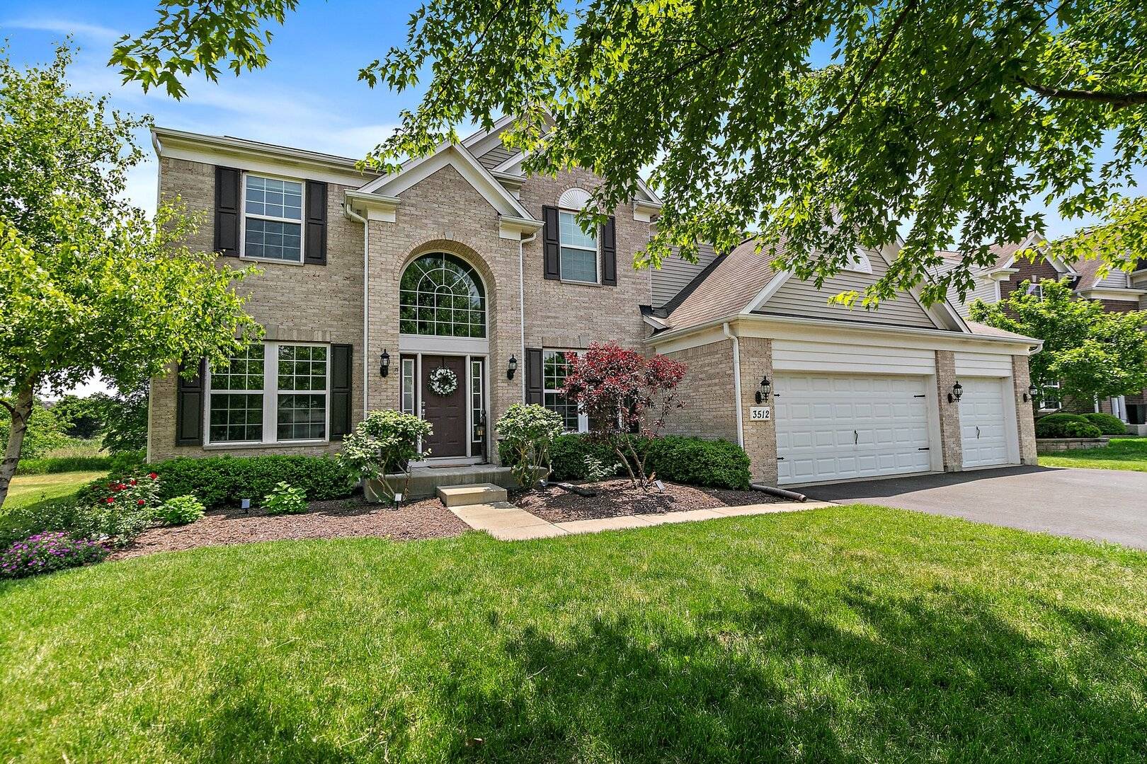 3512 Chancery LN, Carpentersville, IL 60110