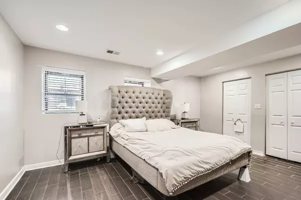 Chicago, IL 60653,4353 S Indiana AVE #2