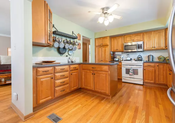 Wheaton, IL 60189,1888 Cheshire LN