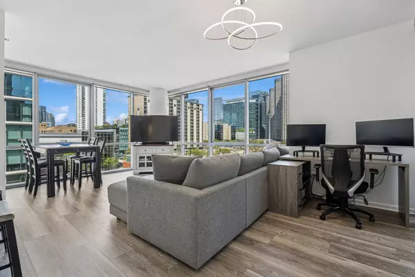 Chicago, IL 60607,125 S Green ST #503A