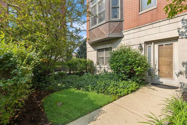 743 W 15th ST, Chicago, IL 60607