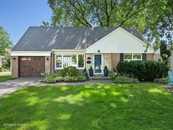 19 INDIAN DR, Clarendon Hills, IL 60514