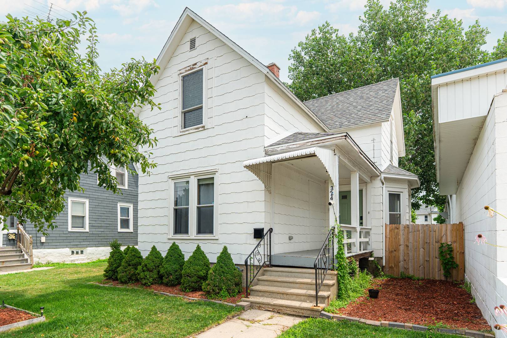 324 N 6th ST, Dekalb, IL 60115