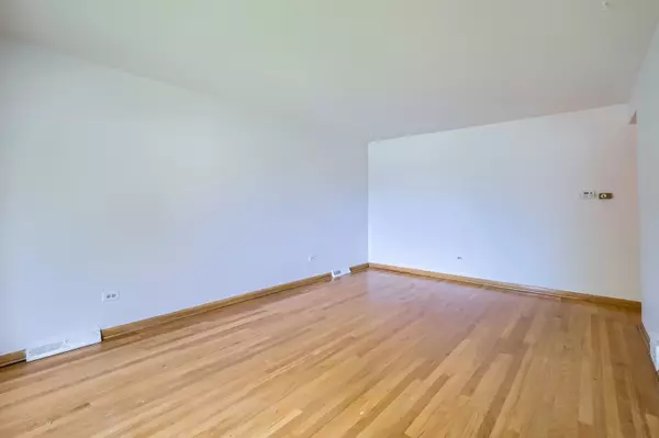 Harwood Heights, IL 60706,4240 N New England AVE