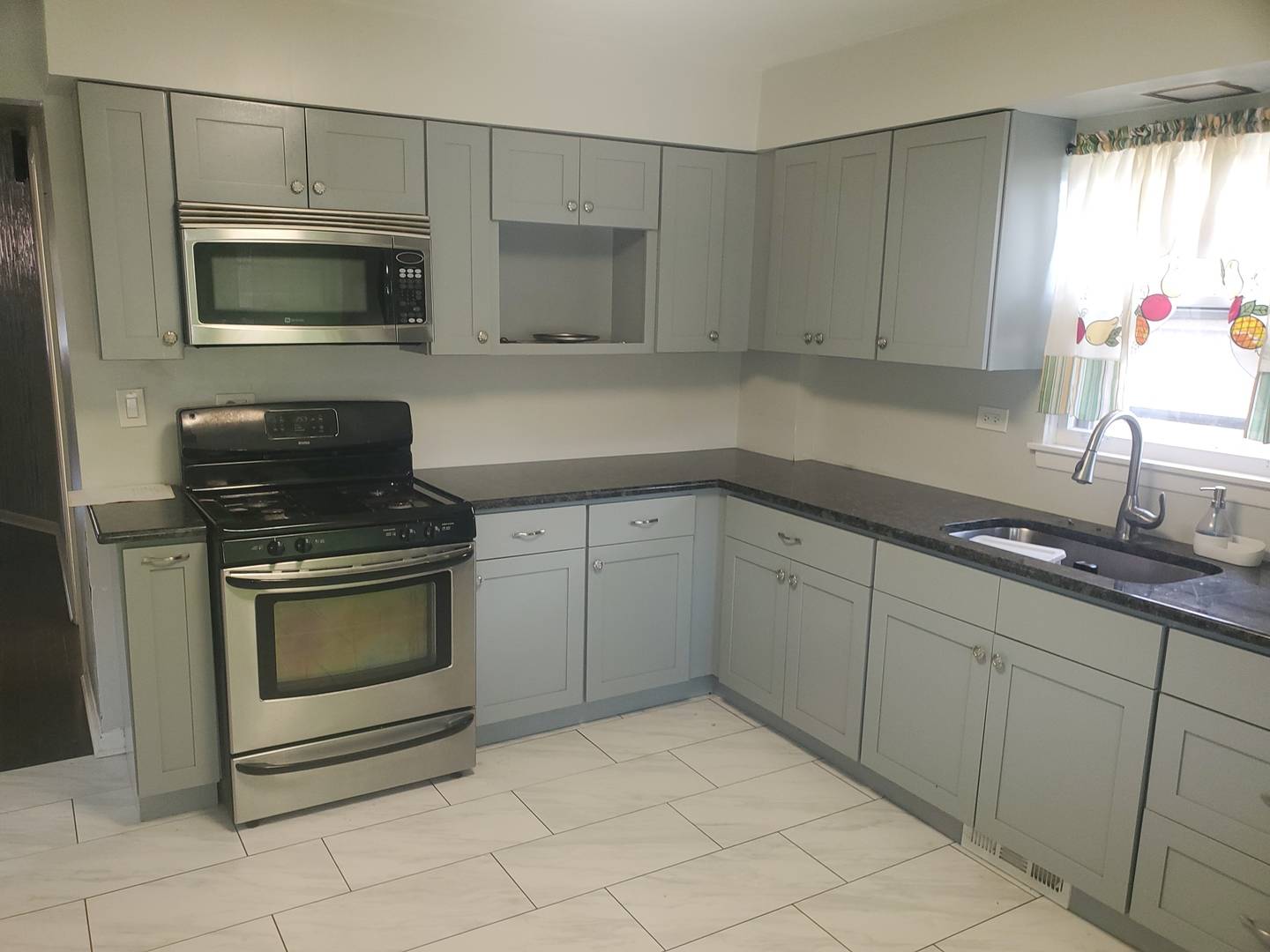 Berwyn, IL 60402,3807 Ridgeland AVE #2
