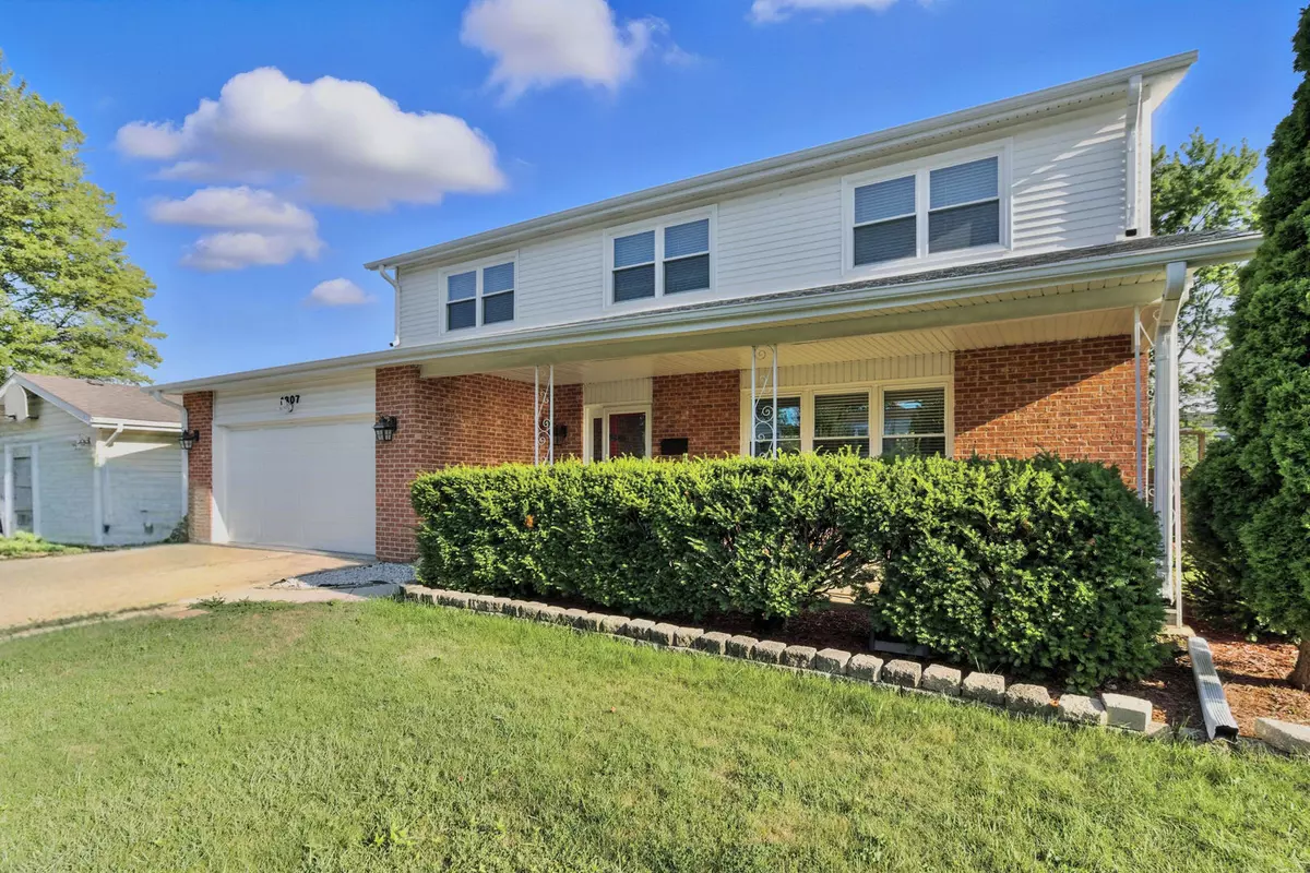 Mount Prospect, IL 60056,1807 W Locust LN