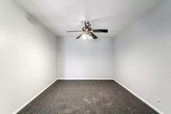 Buffalo Grove, IL 60089,101 Old Oak DR #200