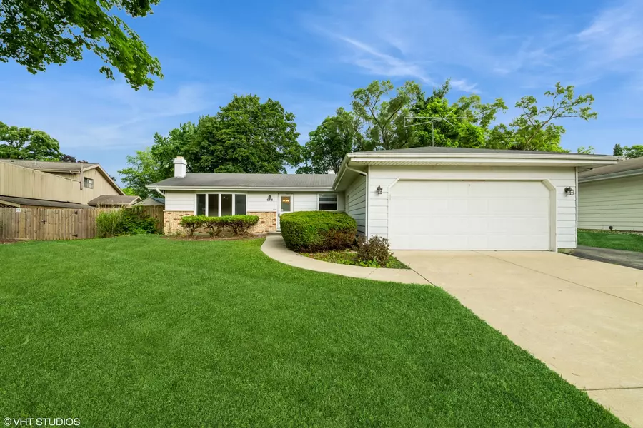 618 Lor Ann DR, South Elgin, IL 60177