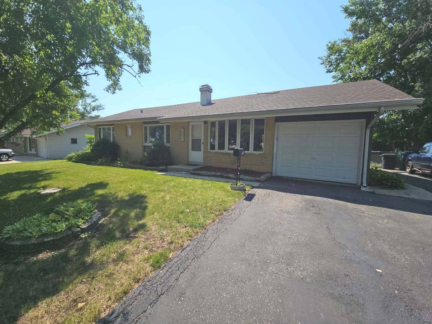 75 Bode RD, Hoffman Estates, IL 60169