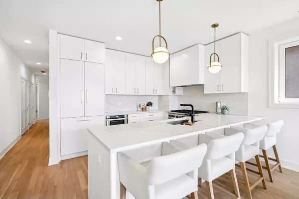 Chicago, IL 60614,1352 W Diversey Pkwy #2
