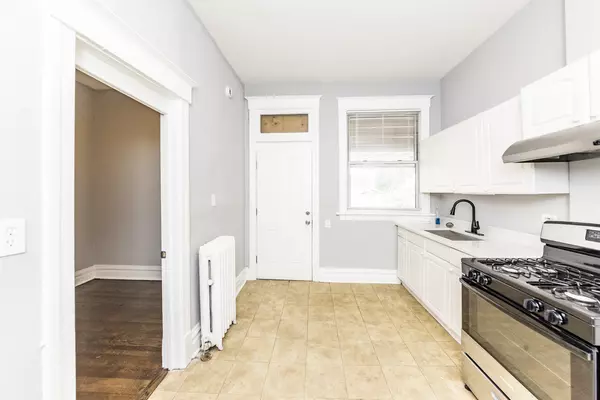 Oak Park, IL 60302,320 Lake ST #2R