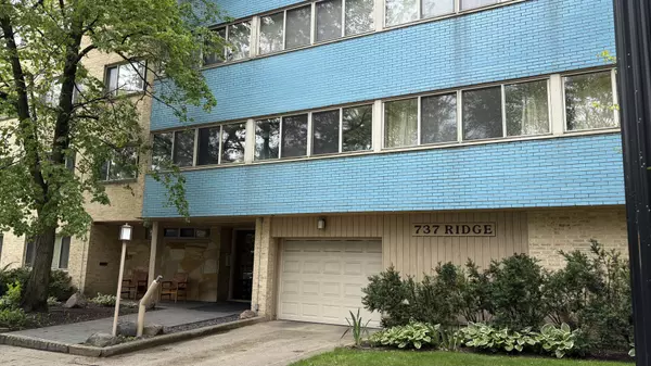 737 Ridge AVE #2E, Evanston, IL 60202