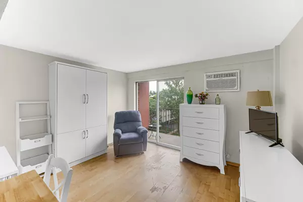 Elmwood Park, IL 60707,7830 W North AVE #505