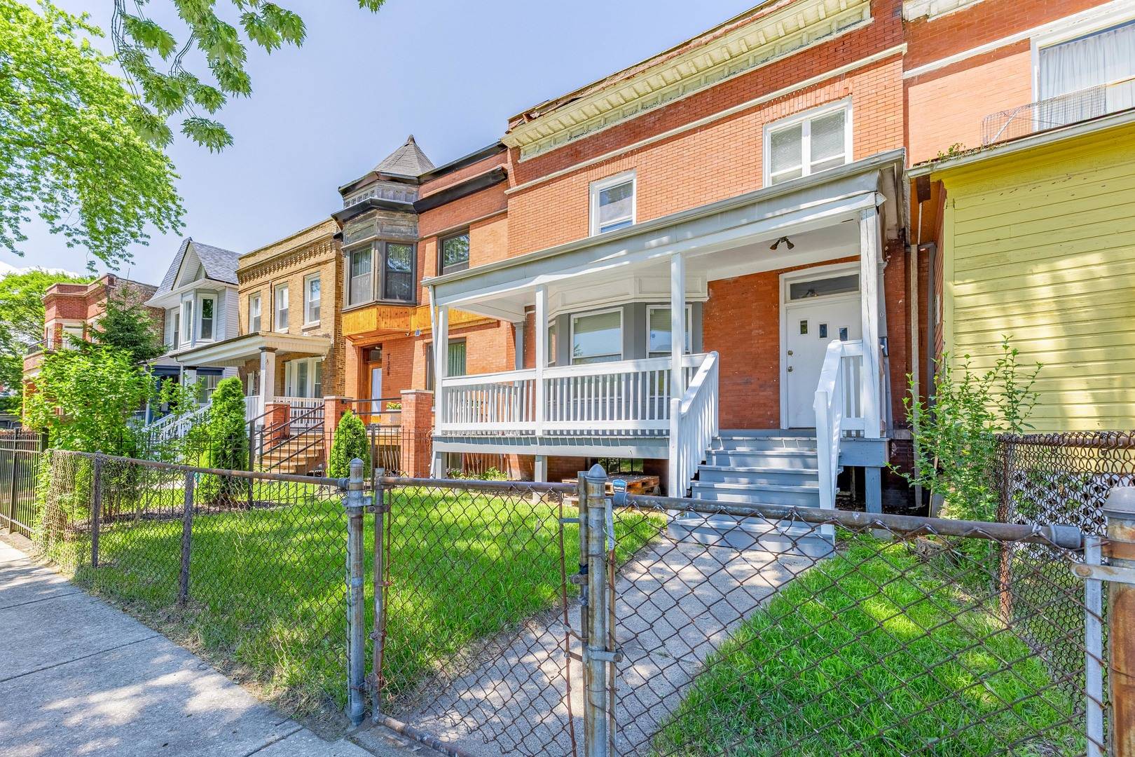 Chicago, IL 60619,1310 E 72nd ST