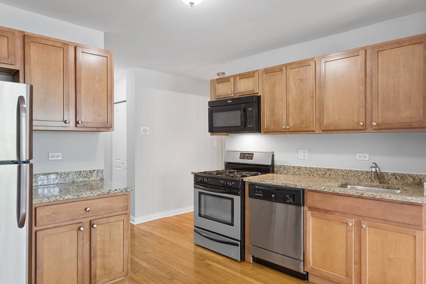 Chicago, IL 60626,7616 N MARSHFIELD AVE #404