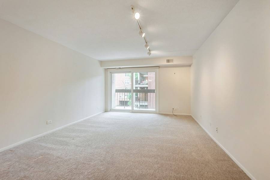 Evanston, IL 60201,1738 Chicago AVE #303