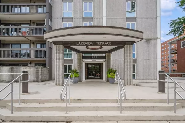 1738 Chicago AVE #303, Evanston, IL 60201