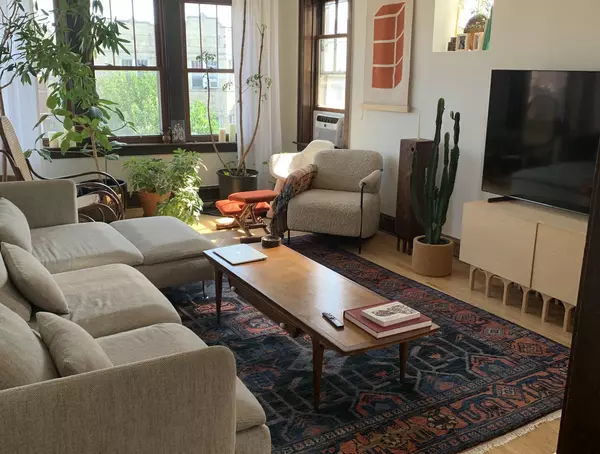 Chicago, IL 60622,2244 W Augusta BLVD