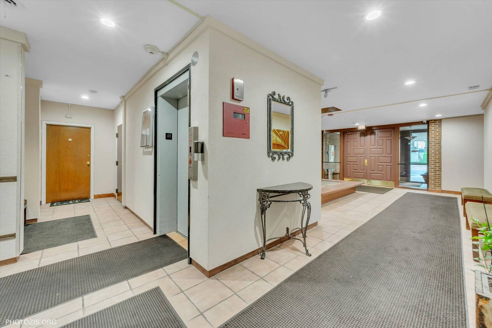 Skokie, IL 60077,4838 Howard ST #301